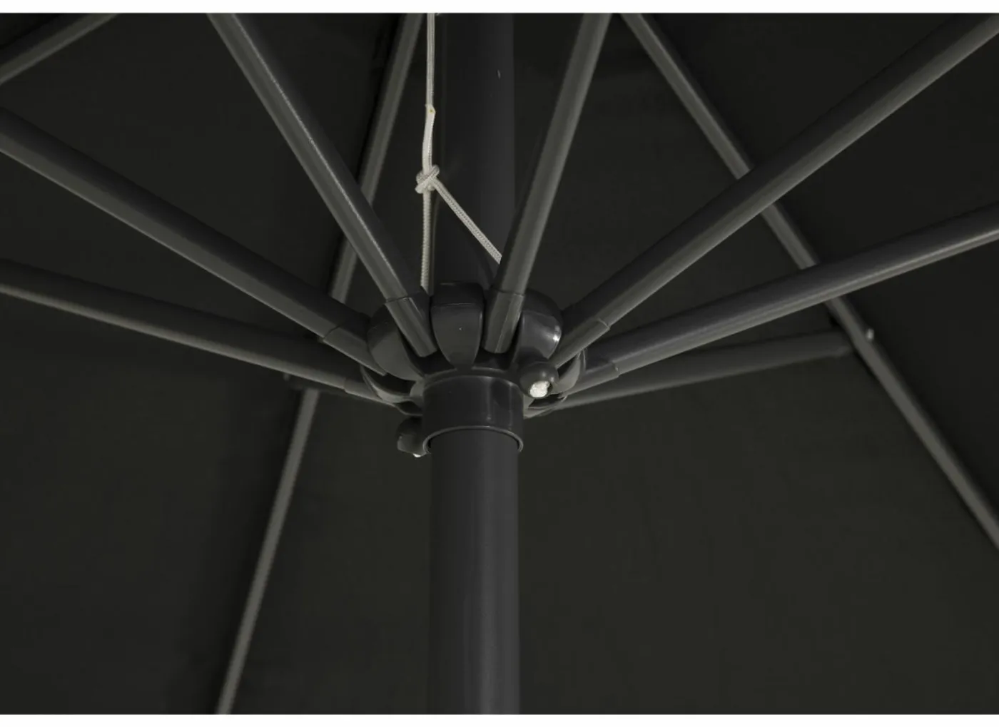 Parasol Nerissa Ø300cm zwart met beschermhoes