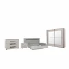 Slaapkamer met bed 140x200cm - kleerkast 200cm - commode 110cm en 2 nachtkastjes