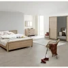 Slaapkamer met bed 180x200cm - kleerkast 283cm - commode 110cm en 2 nachtkastjes