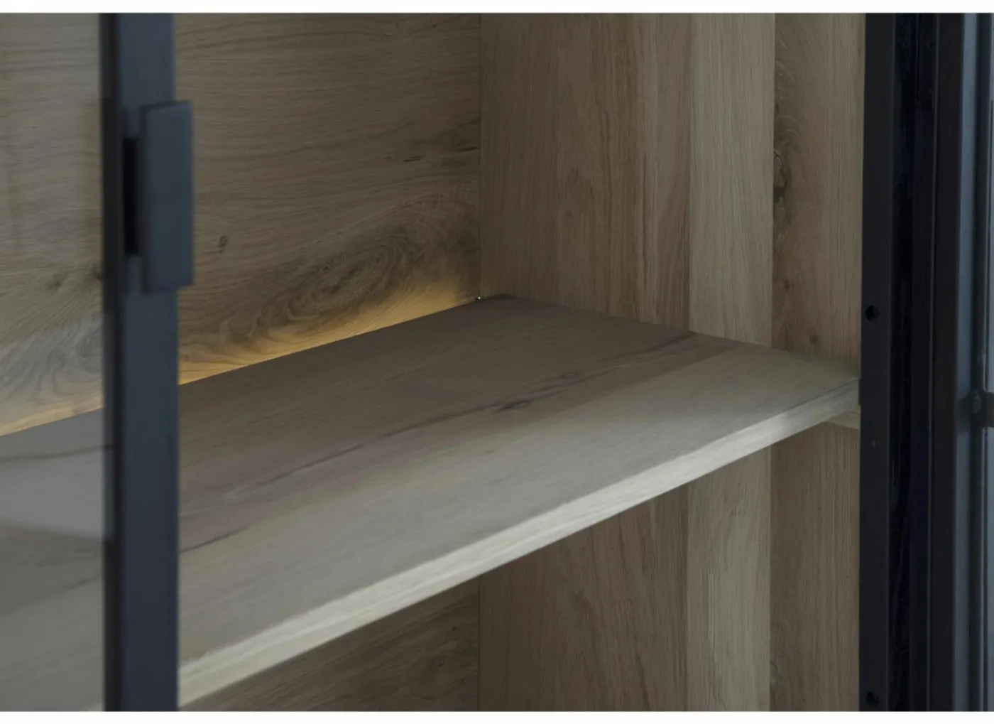 Vitrinekast Mauri 116,5cm - eik massief - zwart met verlichting